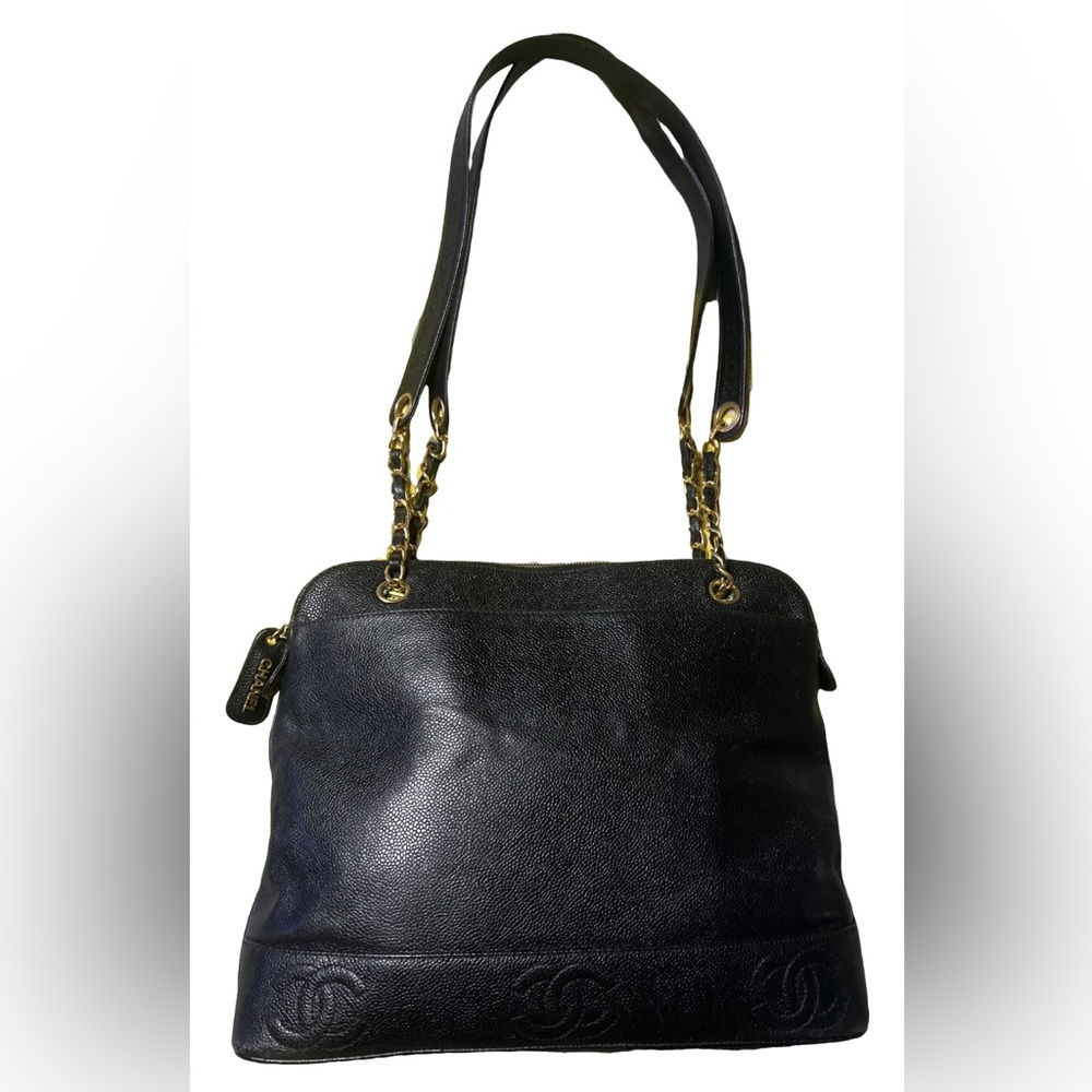 🔥🔥🔥Chanel 💯 authentic triple cc on the bottom 🔥🔥